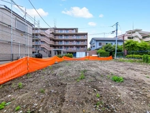 【東京都/足立区伊興】足立区伊興4丁目　1区画 現地：全２区画　左：１区画　右：２区画