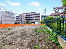 【東京都/足立区伊興】足立区伊興4丁目　2区画 現地：全２区画　右：２区画　左：１区画