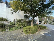 【東京都/多摩市唐木田】多摩市唐木田1丁目　売地 現地：現地南西側（前面道路より）