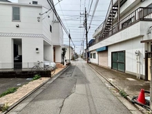【東京都/三鷹市中原】三鷹市中原三丁目　土地（古屋付） 前面道路：東側（北側からの撮影）