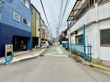 【東京都/三鷹市中原】三鷹市中原三丁目　土地（古屋付） 前面道路：南側（東側から撮影）