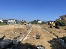 【東京都/稲城市東長沼】稲城市東長沼15区画分譲地／区画2 現地：全15区画／写真右側・中央