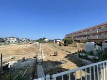【東京都/稲城市東長沼】稲城市東長沼15区画分譲地／区画12 現地：全15区画／写真左側