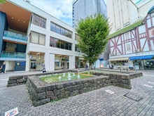 【東京都/世田谷区奥沢】セキュレア世田谷奥沢1丁目III 「奥沢」駅前　噴水広場（現地より約470m）