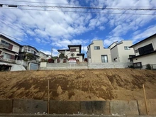 【神奈川県/川崎市麻生区多摩美】川崎市麻生区多摩美一丁目　A区画 現地：全2区画／左側