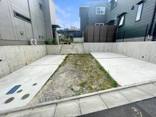 【神奈川県/川崎市麻生区王禅寺西】川崎市麻生区王禅寺西7丁目　土地 現地：駐車場、写真中央
