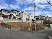 【神奈川県/川崎市麻生区多摩美】川崎市麻生区多摩美一丁目　A区画 現地：全2区画／左側