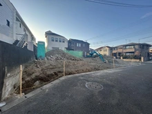 【神奈川県/横浜市金沢区金沢町】横浜市金沢区金沢町 売地 2号棟/全2区画 現地：全2区画　左側半分がB区画です。