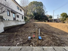 【神奈川県/横浜市栄区笠間】横浜市栄区笠間2丁目　土地 現地：写真中央