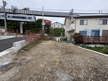 【神奈川県/鎌倉市笛田】鎌倉市笛田2丁目売地 1号地（全6区画） 現地：1号地/全6区画（写真中央）