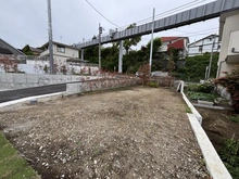 【神奈川県/鎌倉市笛田】鎌倉市笛田2丁目売地 1号地（全6区画） 現地：1号地/全6区画（写真中央）