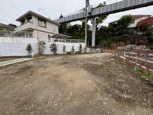 【神奈川県/鎌倉市笛田】鎌倉市笛田2丁目売地 6号地（全6区画） 現地：6号地/全6区画（写真中央）