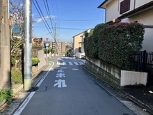 【神奈川県/横浜市栄区本郷台】横浜市栄区本郷台4丁目　土地 前面道路：北東側前面道路（2026年4月2日撮影）