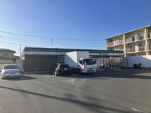 【神奈川県/横浜市港南区日限山】港南区日限山四丁目　土地　2区画 / 全2区画 ファミリーマート日限山四丁目店（現地より約210m）：