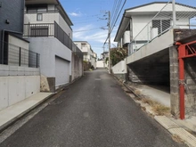 【神奈川県/横浜市港南区日野南】港南区日野南1丁目　古家付売地 前面道路