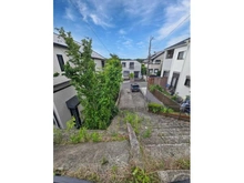 【神奈川県/横浜市青葉区大場町】青葉区大場町　売地 現地：通路部分（左側）