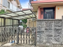 【東京都/小金井市本町】小金井市本町三丁目　土地 現地（古家あり）：対象地の内、北側を分筆して売却予定。