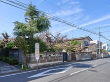 【東京都/杉並区今川】杉並区今川4丁目　土地 現地（古家あり）：対象物件：写真中央