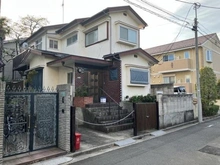 【東京都/杉並区善福寺】杉並区善福寺2丁目　土地 現地（古家あり）：対象不動産：写真中央