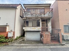 【東京都/杉並区梅里】杉並区梅里1丁目　土地 現地（古家あり）：対象不動産：写真中央