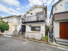 【東京都/練馬区貫井】練馬区貫井4丁目【土地】 現地（古家あり）：写真中央が対象不動産