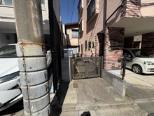 【東京都/品川区大崎】品川区大崎2丁目　売地 現地（古家あり）：写真中央が該当物件