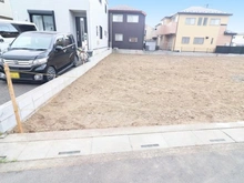 【埼玉県/三郷市高州】三郷市高洲3丁目　土地　1号地 現地：全3区画／対象地手前側