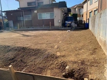 【神奈川県/川崎市宮前区神木本町】川崎市宮前区神木本町3丁目　古家付き土地 現地（古家あり）：奥の茶色の建物部分含む