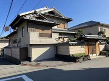 【大阪府/枚方市山之上】枚方市山之上4丁目　土地 現地（古家あり）：2024年1月
北西角地
建築条件なし売り土地