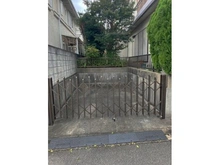 【兵庫県/川西市緑台】川西市緑台3丁目　古家付土地 現地：駐車スペース