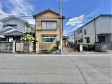 【東京都/江戸川区北小岩】江戸川区北小岩3丁目　土地 現地（古家あり）：オレンジ色の建物
