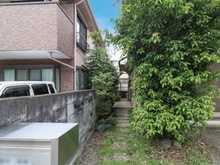 【東京都/府中市新町】府中市新町一丁目 古家付土地 現地：写真右側