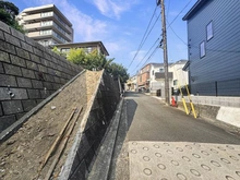 【神奈川県/横浜市戸塚区戸塚町】戸塚区戸塚町　土地 現地：前面道路