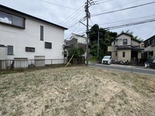 【神奈川県/横浜市栄区公田町】栄区公田町　土地　C区画/全6区画 現地：全６区画　写真奥