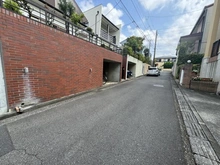【神奈川県/横浜市戸塚区秋葉町】戸塚区秋葉町　古屋付土地 前面道路