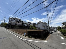 【神奈川県/横浜市緑区鴨居】緑区鴨居6丁目　A区画 現地：全2区画（写真手前側）