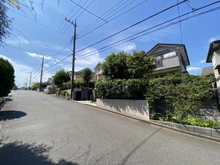 【神奈川県/横浜市青葉区あかね台】青葉区あかね台1丁目　売地(古家有) 前面道路