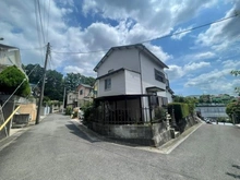 【神奈川県/横浜市緑区北八朔町】緑区北八朔町　売地 現地（古家あり）：北西側から撮影