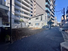 【東京都/港区白金台】港区白金台5丁目　建築条件付き土地　A区画 現地：全二区画
写真中央左側　