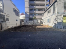 【東京都/港区白金台】港区白金台5丁目　建築条件付き土地　B区画 現地：全二区画
写真中央右側　