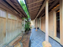 【兵庫県/芦屋市岩園町】芦屋市岩園町 古家付き土地 玄関：庇により雨や日光を避けられます。