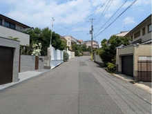 【兵庫県/芦屋市岩園町】芦屋市岩園町 古家付き土地 前面道路：幅員8.0ｍの相互通行可能な公道です。