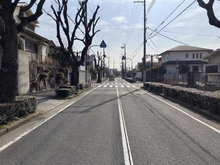 【兵庫県/芦屋市岩園町】芦屋市岩園町　売土地 前面道路：東側の前面道路。両側に歩道のある2車線で道路