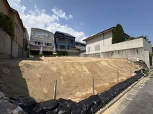 【兵庫県/神戸市東灘区御影山手】神戸市東灘区御影山手五丁目 売土地A号地 現地：全2区画、左側