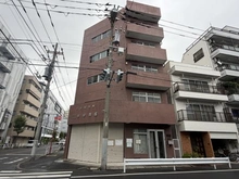 【東京都/墨田区横川】墨田区横川1丁目土地 現地：対象物件：写真中央茶色い建物
2026年9月10日現在解体中