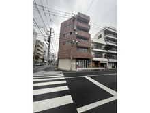 【東京都/墨田区横川】墨田区横川1丁目土地 現地：対象物件：写真中央茶色い建物
2026年9月10日現在解体中