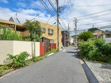【神奈川県/逗子市桜山】逗子市桜山一丁目古家付土地 現地（古家あり）：写真左側