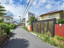 【神奈川県/逗子市桜山】逗子市桜山一丁目古家付土地 現地（古家あり）：写真右側