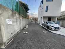 【大阪府/池田市上池田】池田市上池田二丁目　土地 周辺環境：前面道路に続く道路