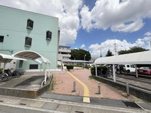 【埼玉県/新座市栄】新座市栄4丁目　古家付き土地 新座市立栄公民館（現地より約673m）：同敷地内には図書館も併設
